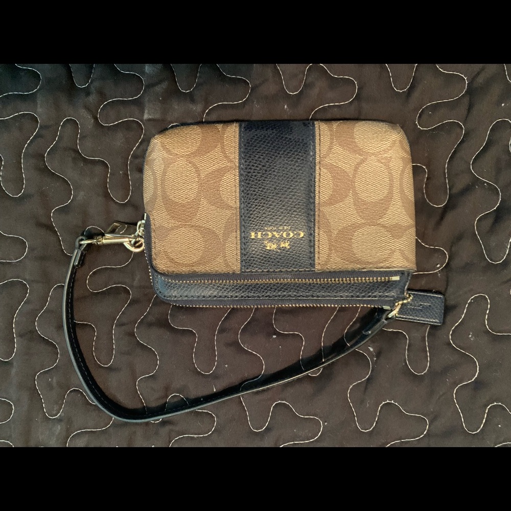 Authentic Coach wristlet. Good condition